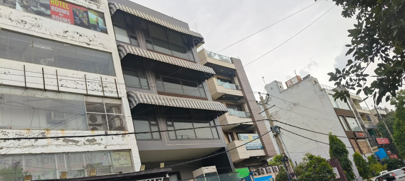 Awning for appartment -Golden awning tensile